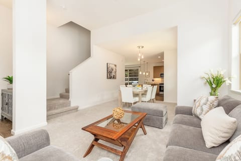 House (4 Bedrooms) | Front of property