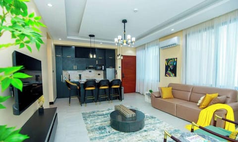 Spacious living room 