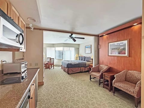 King Bed and King Murphy Bed | Listed with @BookTraverse