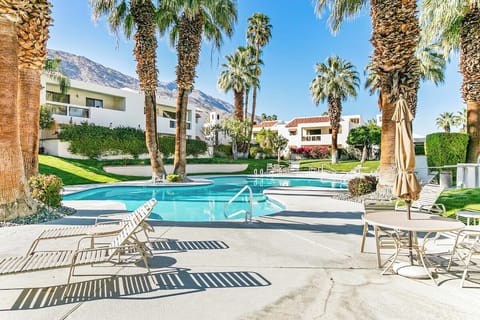 CG046 - Canyon Granada Swimming Pool