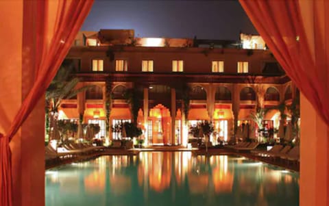 Indoor pool, 2 outdoor pools