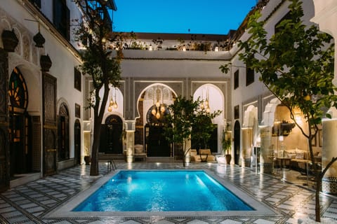 Outdoor pool, sun loungers