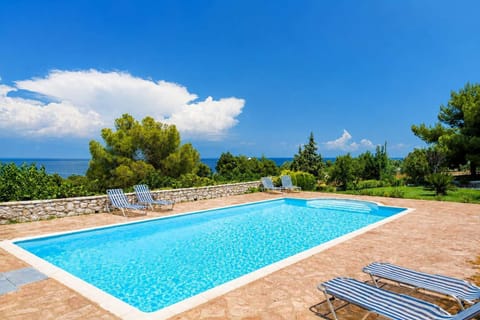Spacious outdoor swimming pool with beautiful views of the Messinian Gulf.