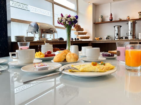 Free daily continental breakfast