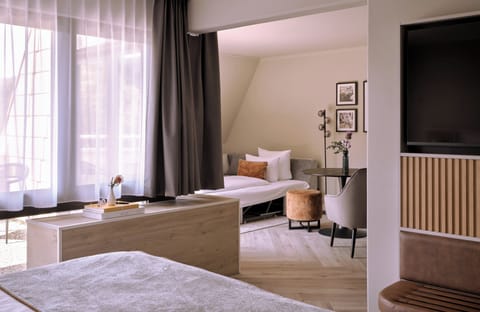 In-room safe, desk, soundproofing, iron/ironing board