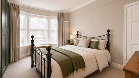 3 bedrooms, iron/ironing board, WiFi (free), bed sheets