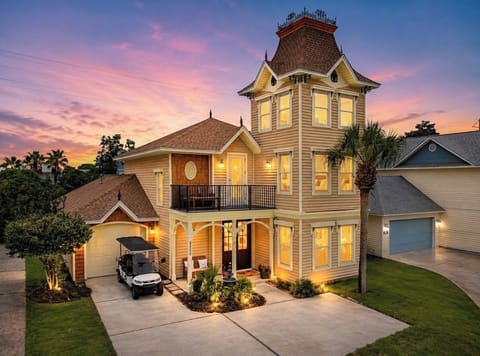 Welcome to "Destin Manor" 