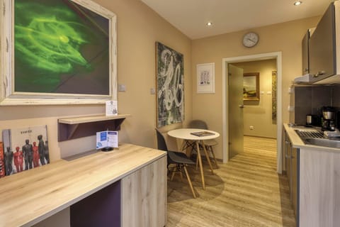 Apartment, 1 Bedroom | Dining room
