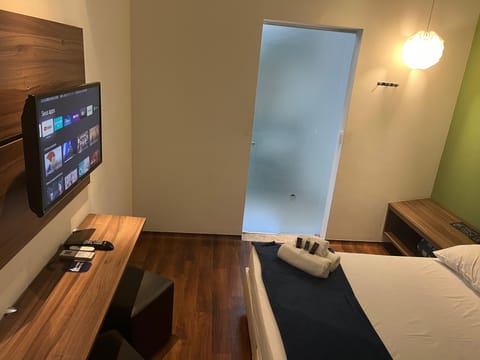 Comfort Suite | Hypo-allergenic bedding available, minibar, cribs (free), WiFi (free)