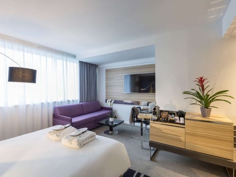 Premium bedding, minibar, in-room safe, desk