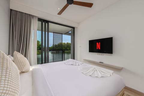 Family Apartment, Balcony, Lake View | Hypo-allergenic bedding available, in-room safe, blackout drapes