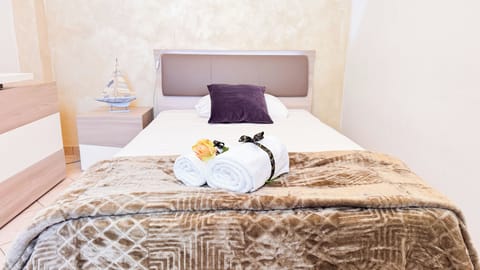 Apartment (2 Bedrooms) | 2 bedrooms, iron/ironing board, cribs (surcharge), bed sheets