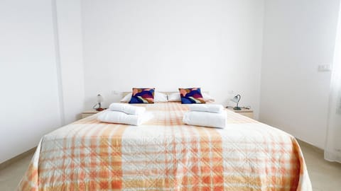 Apartment (1 Bedroom) | 1 bedroom, iron/ironing board, bed sheets