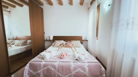 Apartment (1 Bedroom) | 1 bedroom, iron/ironing board, cribs (surcharge), bed sheets