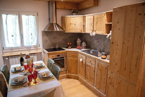 Apartment (1 Bedroom) | Private kitchen | Espresso maker, oven, stovetop, electric kettle