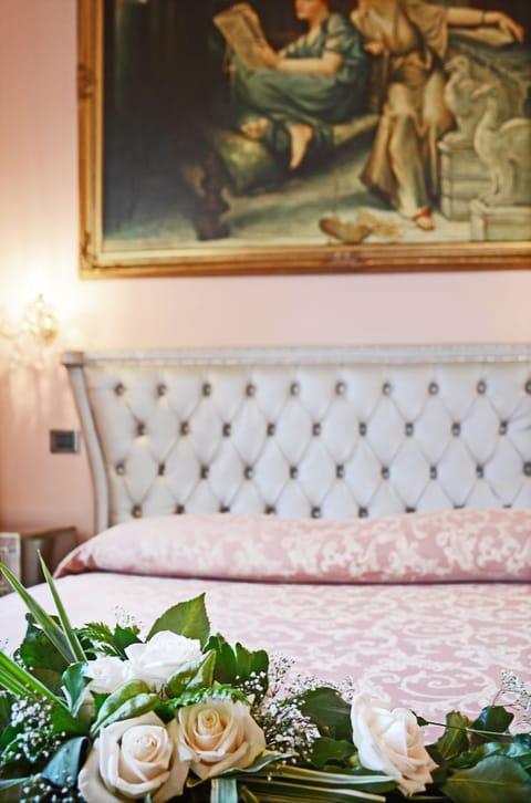 Suite | Premium bedding, pillowtop beds, minibar, in-room safe