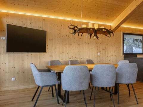 Chalet | Dining