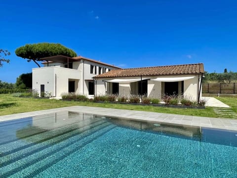 Home, Residential Area, Architecture, House, Estate, Swimming Pool, Roof, Cottage, Farmhouse, Landscaping