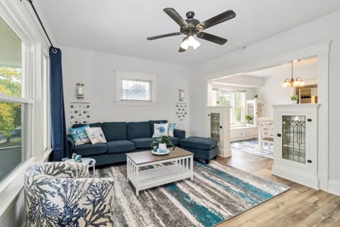 🌊 Welcome to Your Coastal Getaway 🌊

Step into a charming beach-themed retreat designed to make your stay as relaxing as the sound of waves on the shore!