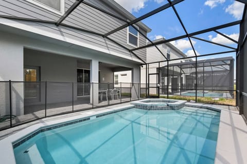 House (6 Bedrooms) | Interior