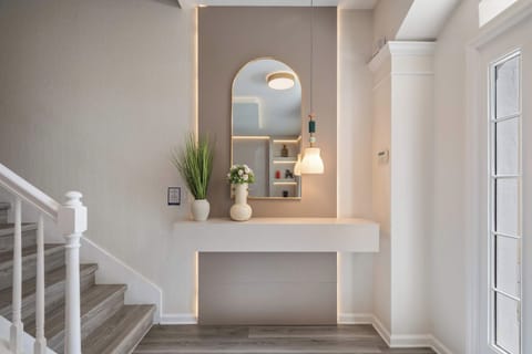 House (6 Bedrooms) | Interior