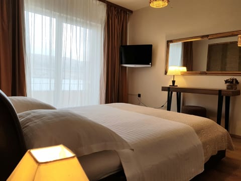 Family Room with Balcony and Sea View  | Premium bedding, minibar, desk, free WiFi