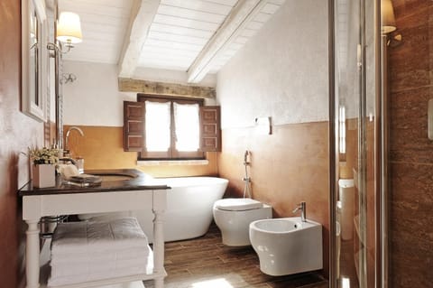 Free toiletries, hair dryer, bidet, towels