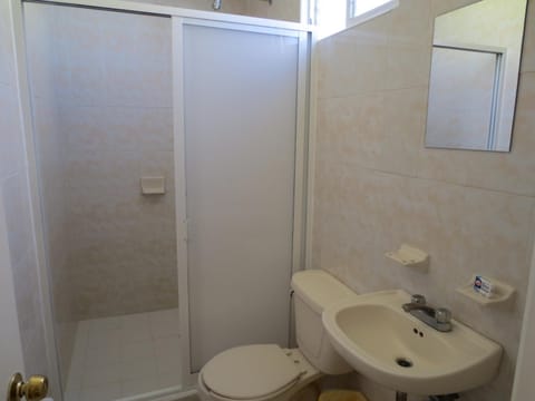 Shower, free toiletries