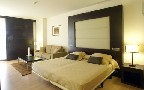 Minibar, in-room safe, desk, soundproofing