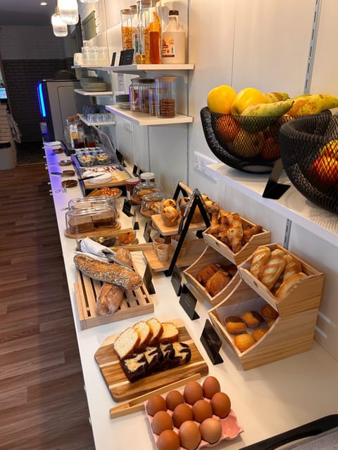 Daily buffet breakfast for a fee