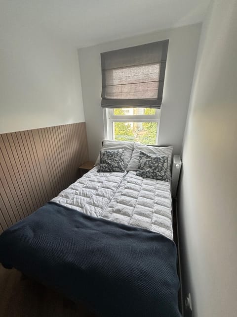 Iron/ironing board, WiFi (free)