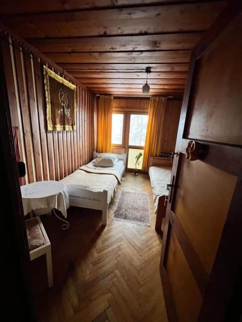 Basic Double Room, Garden View | Desk, iron/ironing board, WiFi (free)