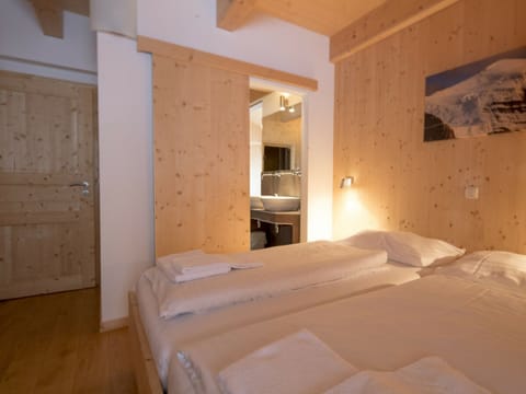 Chalet | 5 bedrooms, individually furnished