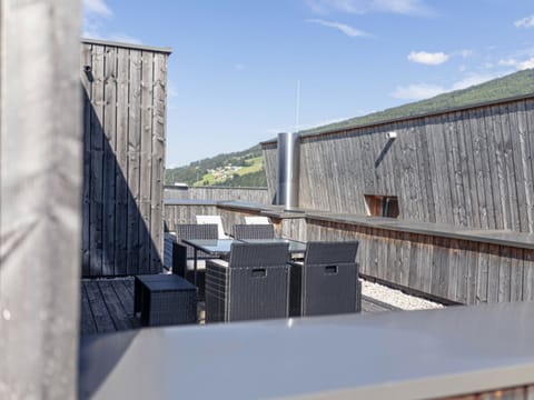 House | Outdoor dining
