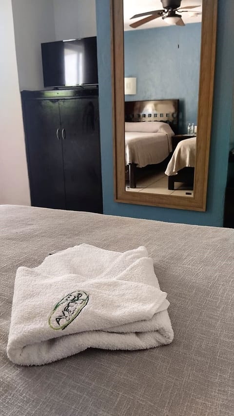 Basic Double Room, 2 Double Beds | Air conditioning