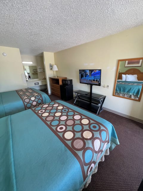 Standard Room, 2 Queen Beds, Non Smoking | Living area | TV