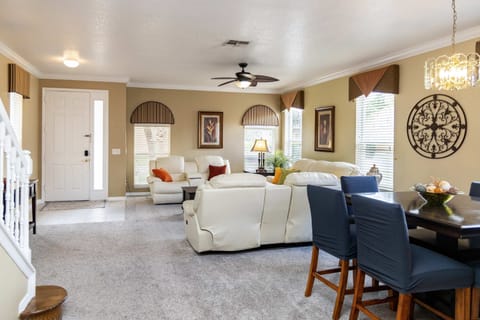 House | 6 bedrooms, high-speed internet