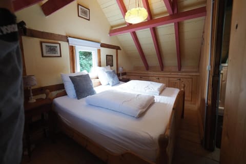 House | 2 bedrooms, individually furnished