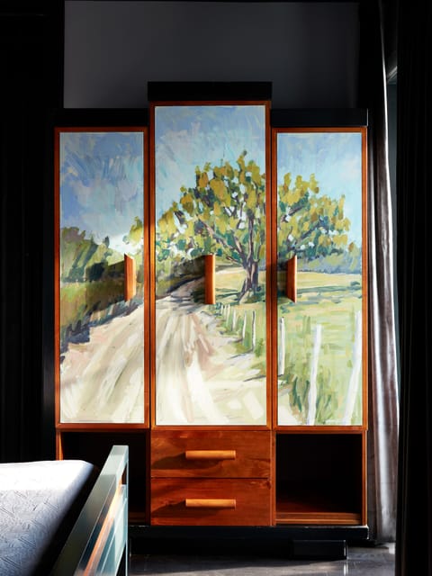 Egyptian cotton sheets, premium bedding, minibar, in-room safe