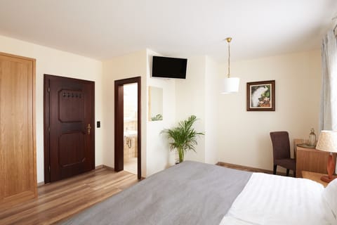 In-room safe, rollaway beds