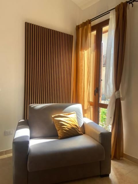 Deluxe Double Room, Patio, Courtyard View | Living area