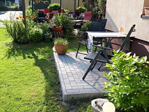 House | Outdoor dining