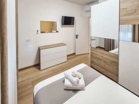 Basic Single Room, Balcony | Iron/ironing board