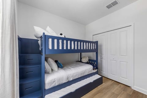 House | 6 bedrooms, high-speed internet