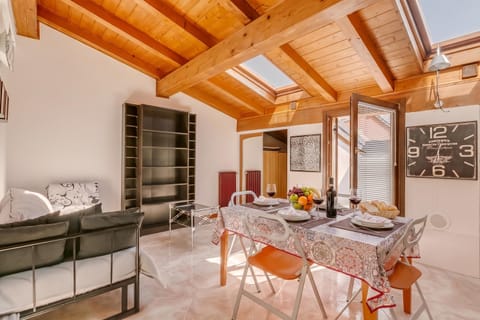 Standard Apartment, 2 Bedrooms, 2 Bathrooms (Loft In Center With Lake View) | Living room