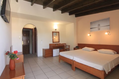 1 bedroom, premium bedding, minibar, in-room safe