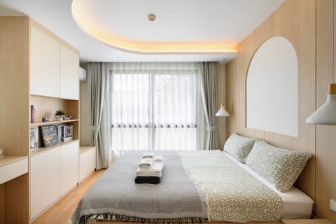 Comfort Apartment, Balcony | In-room safe, blackout drapes, iron/ironing board, WiFi (free)