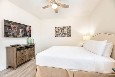 House, Multiple Beds, Pool View (EC414 - The Traditional Retreat) | 8 bedrooms, individually decorated, individually furnished, bed sheets