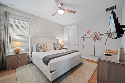 House, Multiple Beds, Pool View (EC282 - Dreamers Paradise - STMAR) | 6 bedrooms, individually decorated, individually furnished, bed sheets