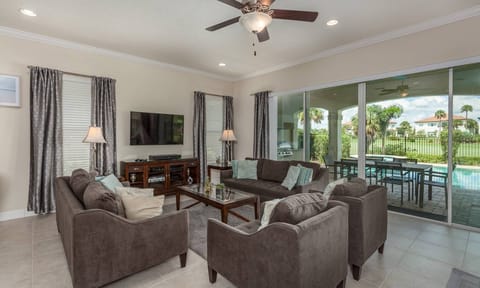 House, Multiple Beds, Pool View (W230 - The Breezy Retreat) | Living area